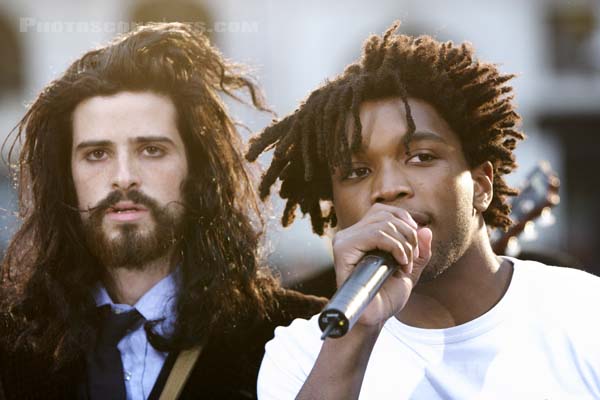 DEVENDRA BANHART - 2005-09-28 - PARIS - Place de la Bourse - 